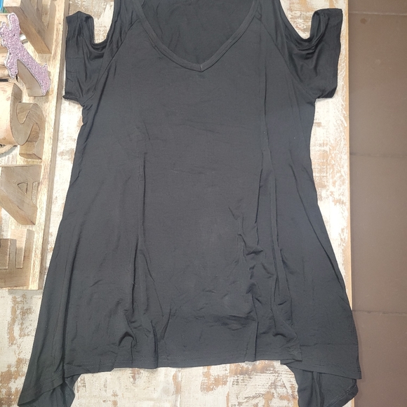 Black cold shoulder top - Picture 2 of 2